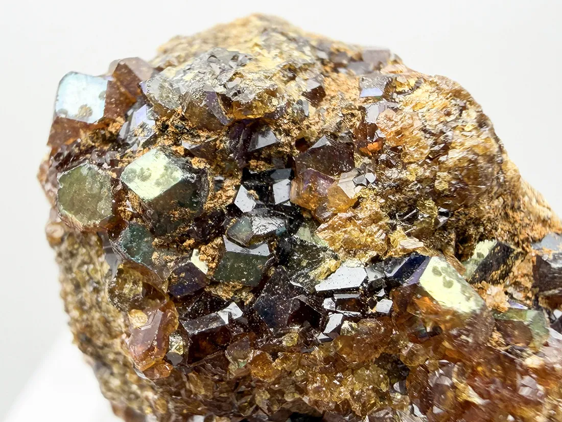 奈良県天川村産 レインボーガーネット / Rainbow Garnet ( Andradite )
