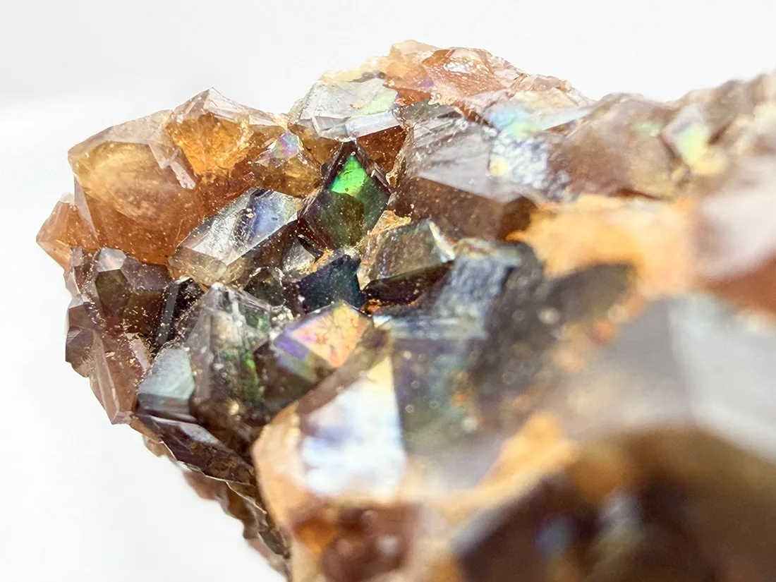 奈良県天川村産 レインボーガーネット / Rainbow Garnet ( Andradite )