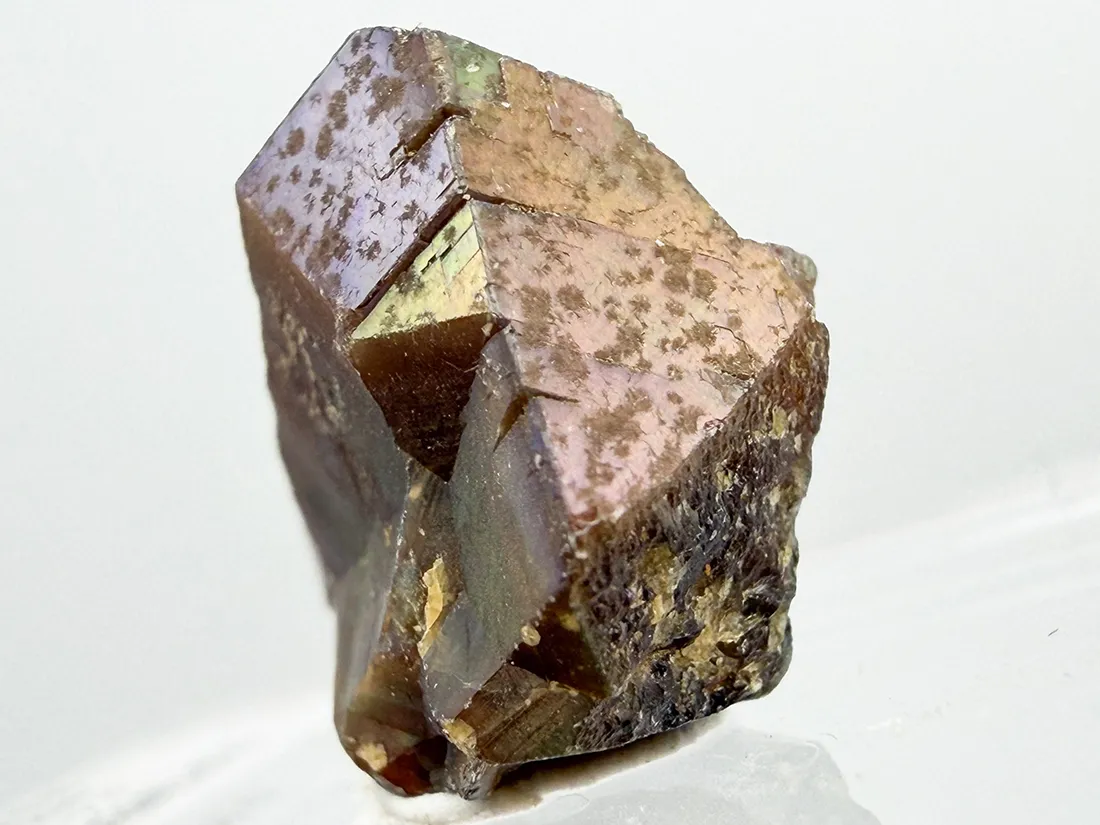 奈良県天川村産 レインボーガーネット / Rainbow Garnet ( Andradite )