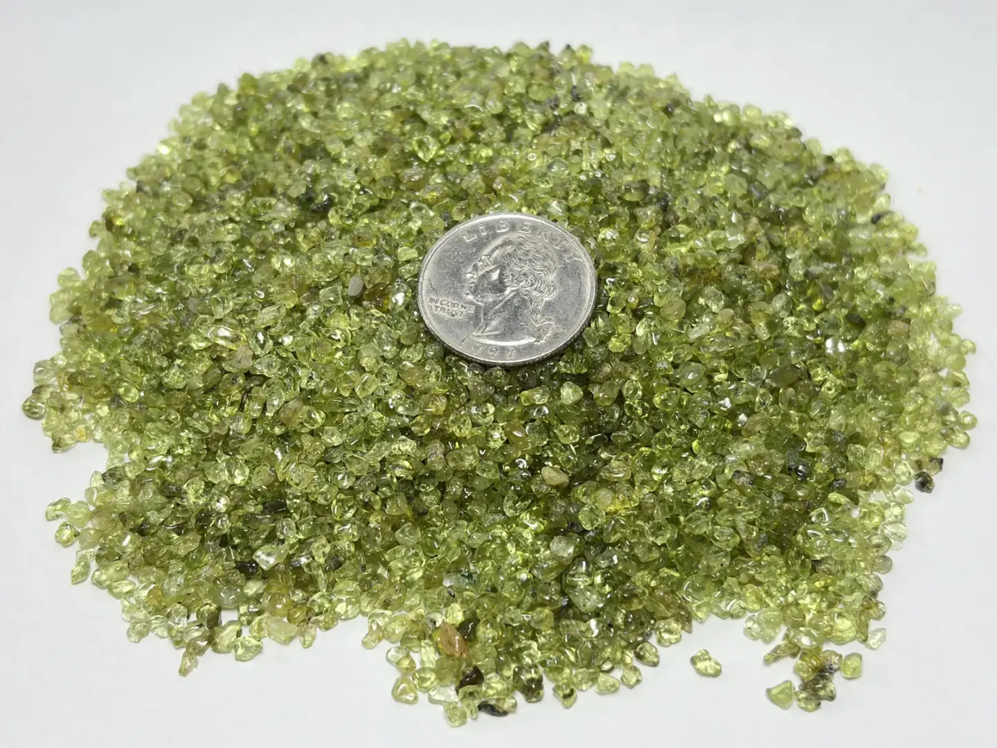 ペリドット (橄欖石) さざれ 200g/ Peridot Chips