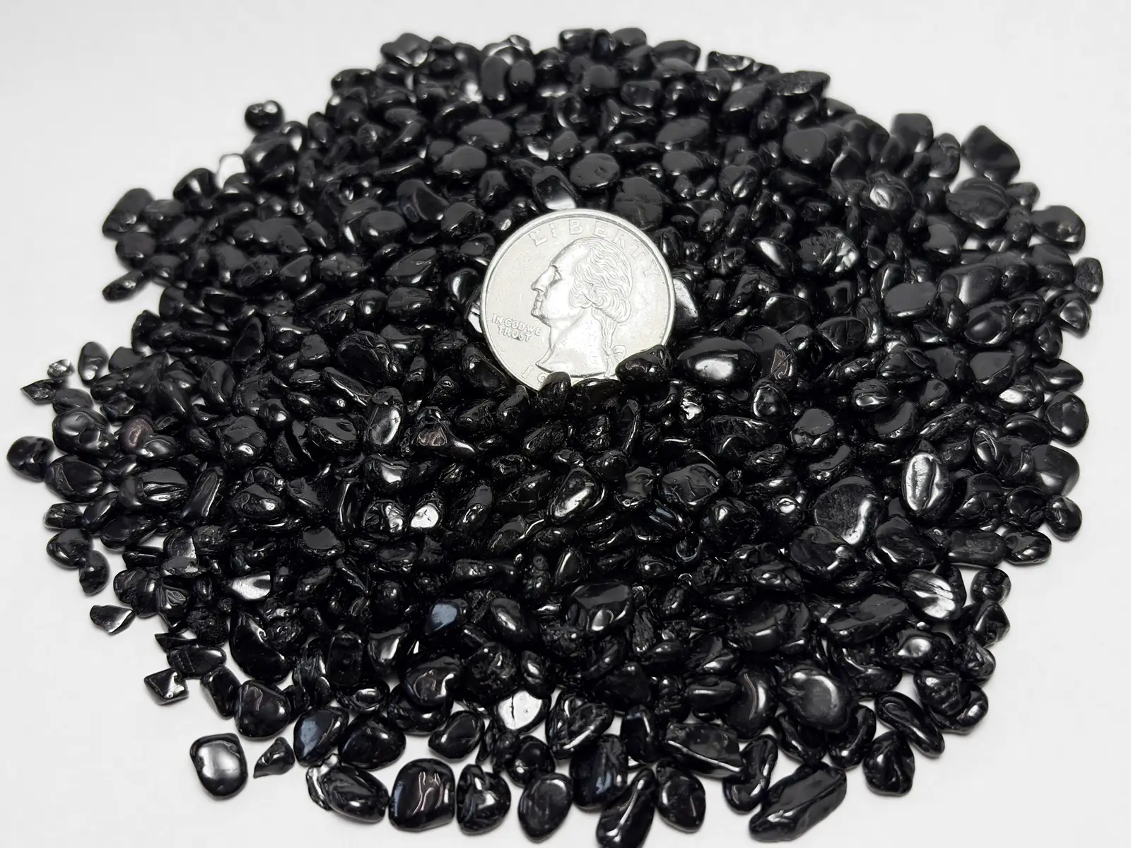 ブラックスピネル(尖晶石) さざれ 200g/ Black Spinel Chips