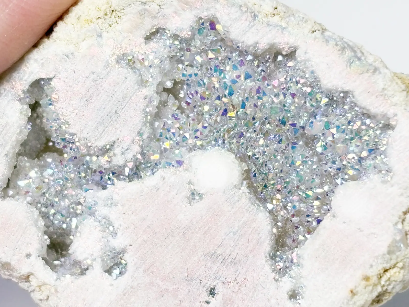 モロッコ産 オーラクォーツ ジオード / Aura Quartz Geode