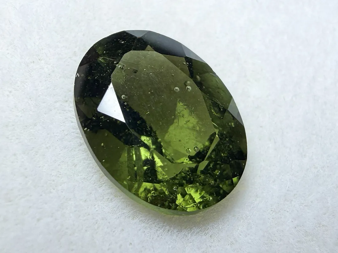 【鑑別書付き】チェコ産 モルダバイト 1.565ct ルース / Moldavite