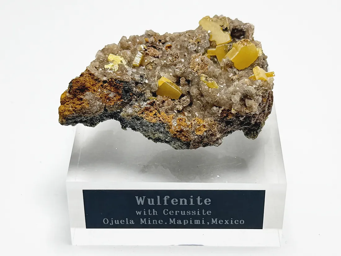 オハエラ鉱山産 ウルフェナイト with セルサイト / Wulfenite with Cerussite