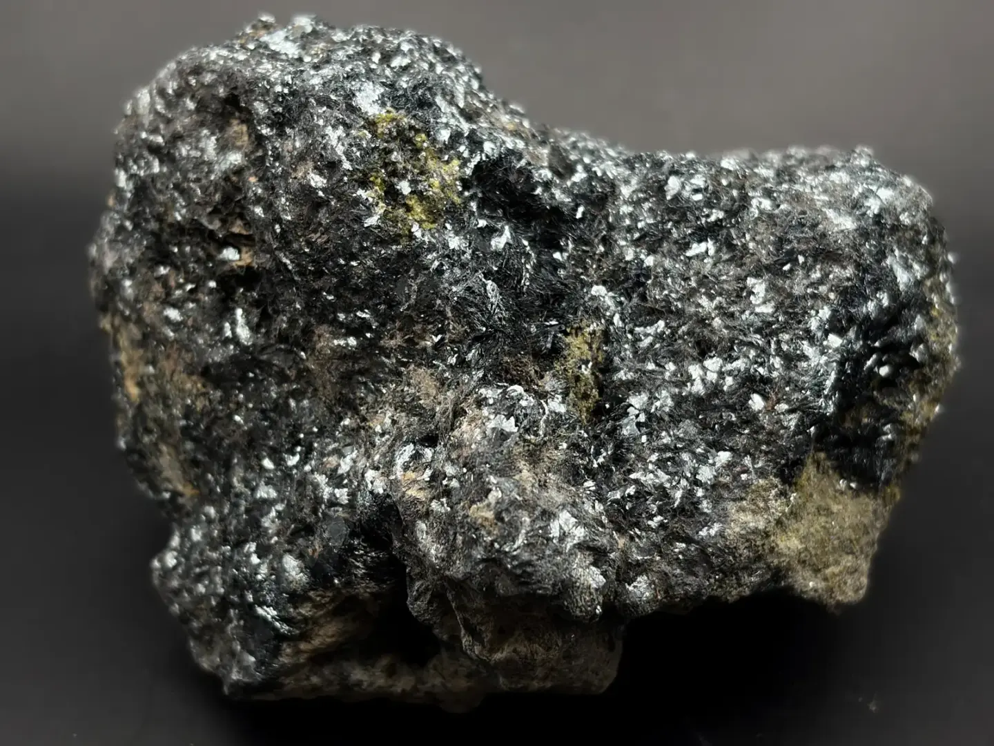 和賀仙人鉱山産 鏡鉄鉱 (赤鉄鉱)  / Specularite