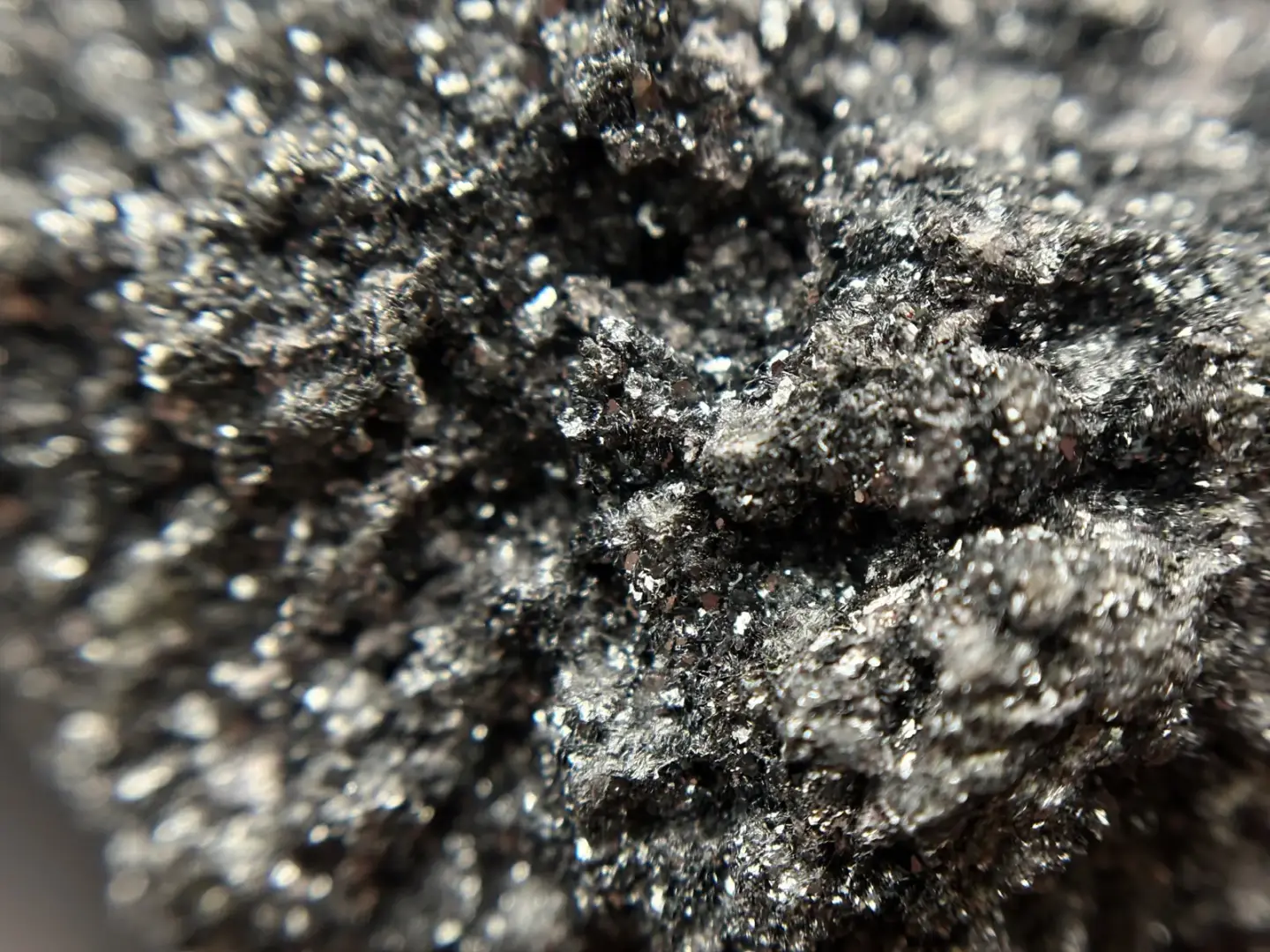 和賀仙人鉱山産 鏡鉄鉱 (赤鉄鉱)  / Specularite