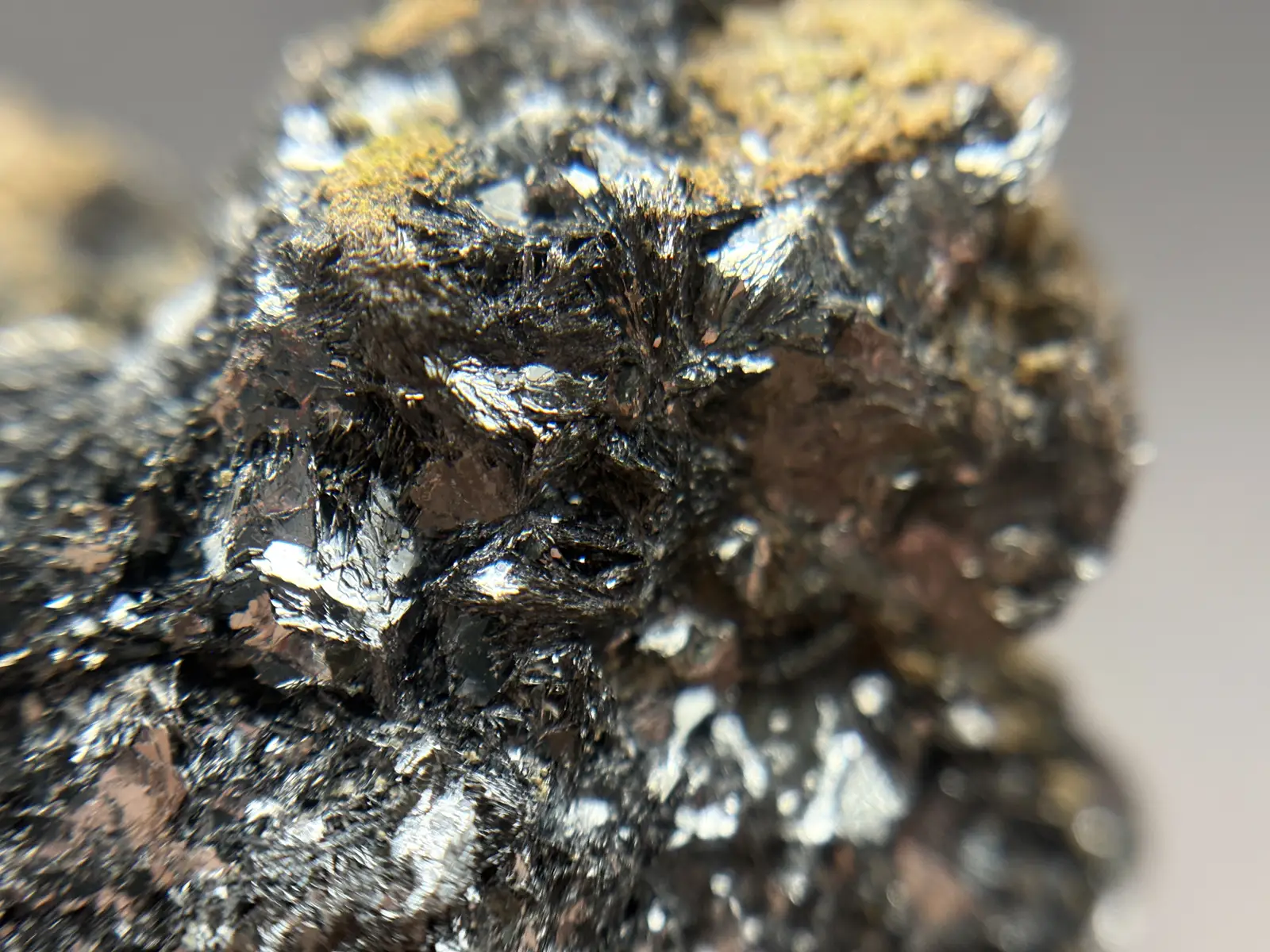 和賀仙人鉱山産 鏡鉄鉱 (赤鉄鉱)  / Specularite