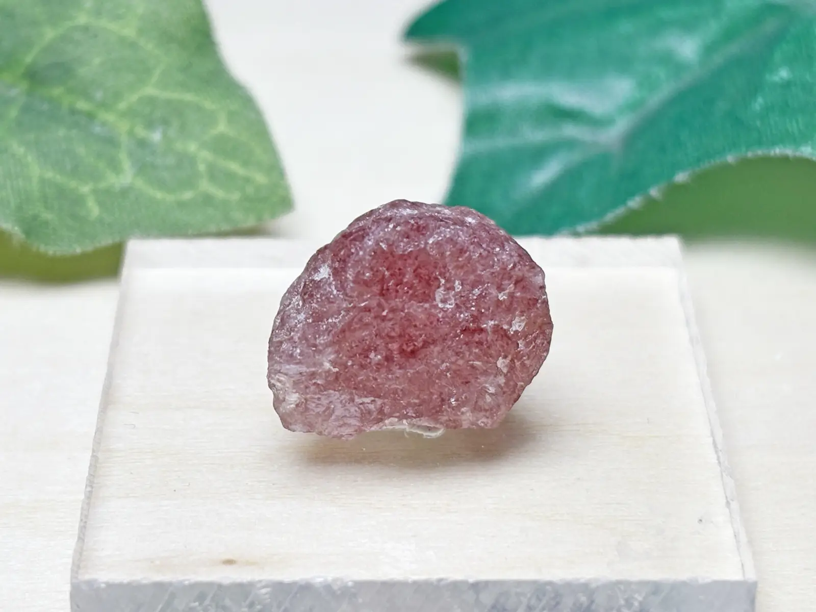 タンザニア産 アフリカンストロベリー / Lepidolite in Quartz【ミニチュア鉱物】