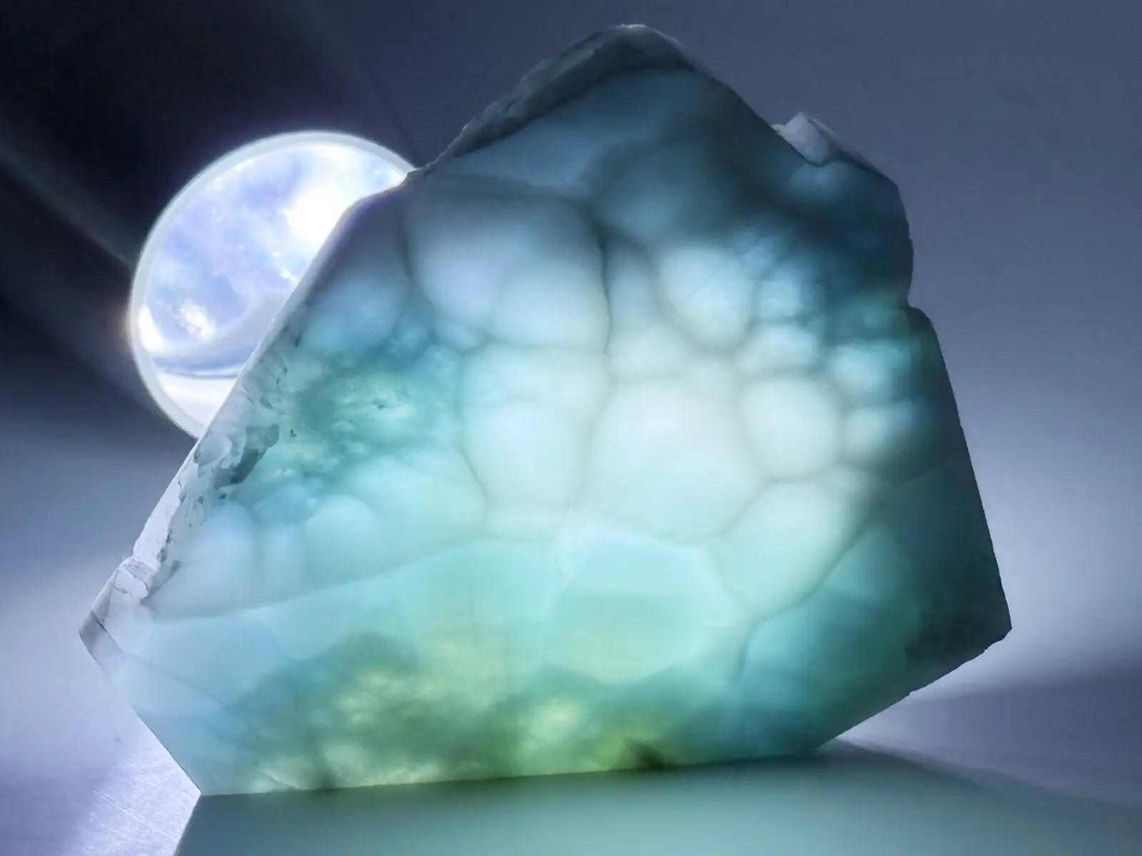 ドミニカ共和国産 ラリマー ( ソーダ珪灰石 ) 一面磨き/ Larimar