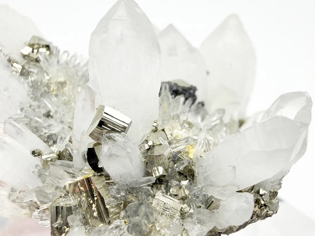 青森県尾太鉱山産 水晶 ＆ 黄鉄鉱 / Quartz&Pyrite