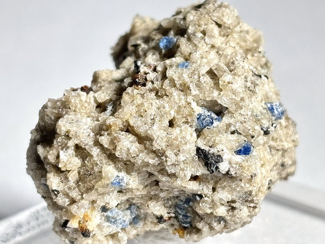 蛍光) ドイツ産 アウイン ( 藍方石 ) /Hauyne