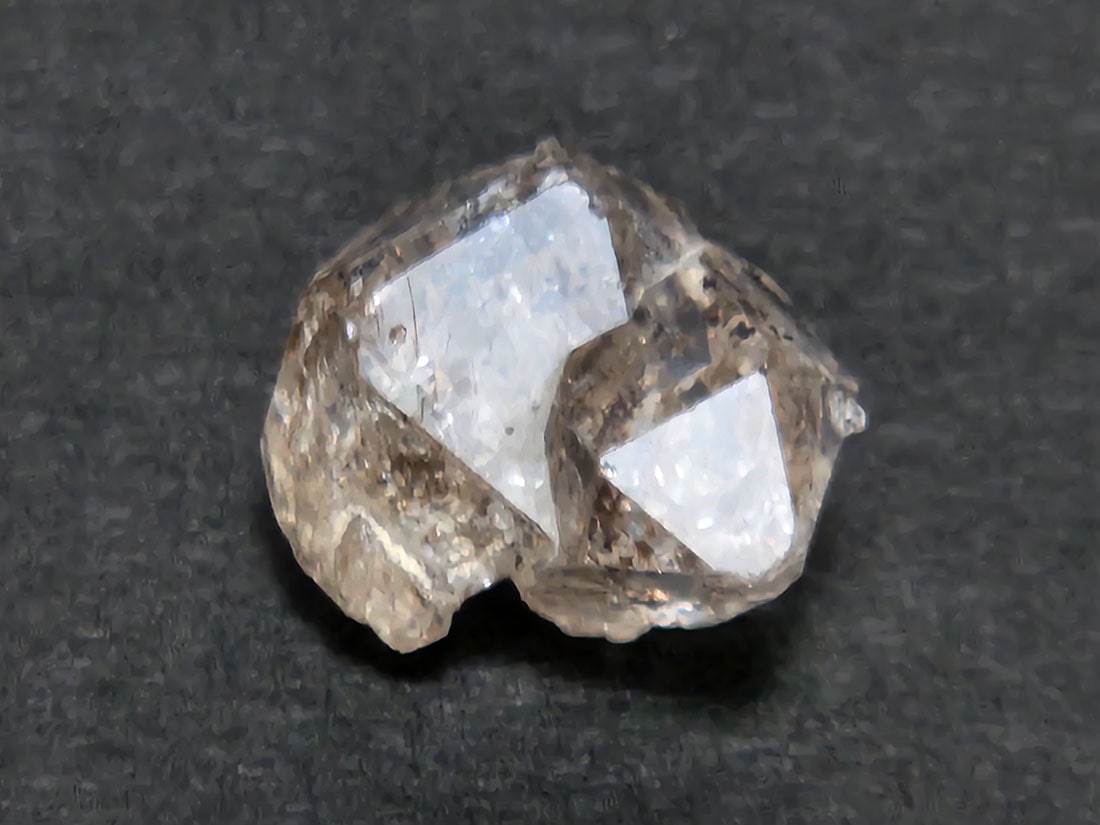 パキスタン産石油入り水晶/Oil & Tar in Quartz
