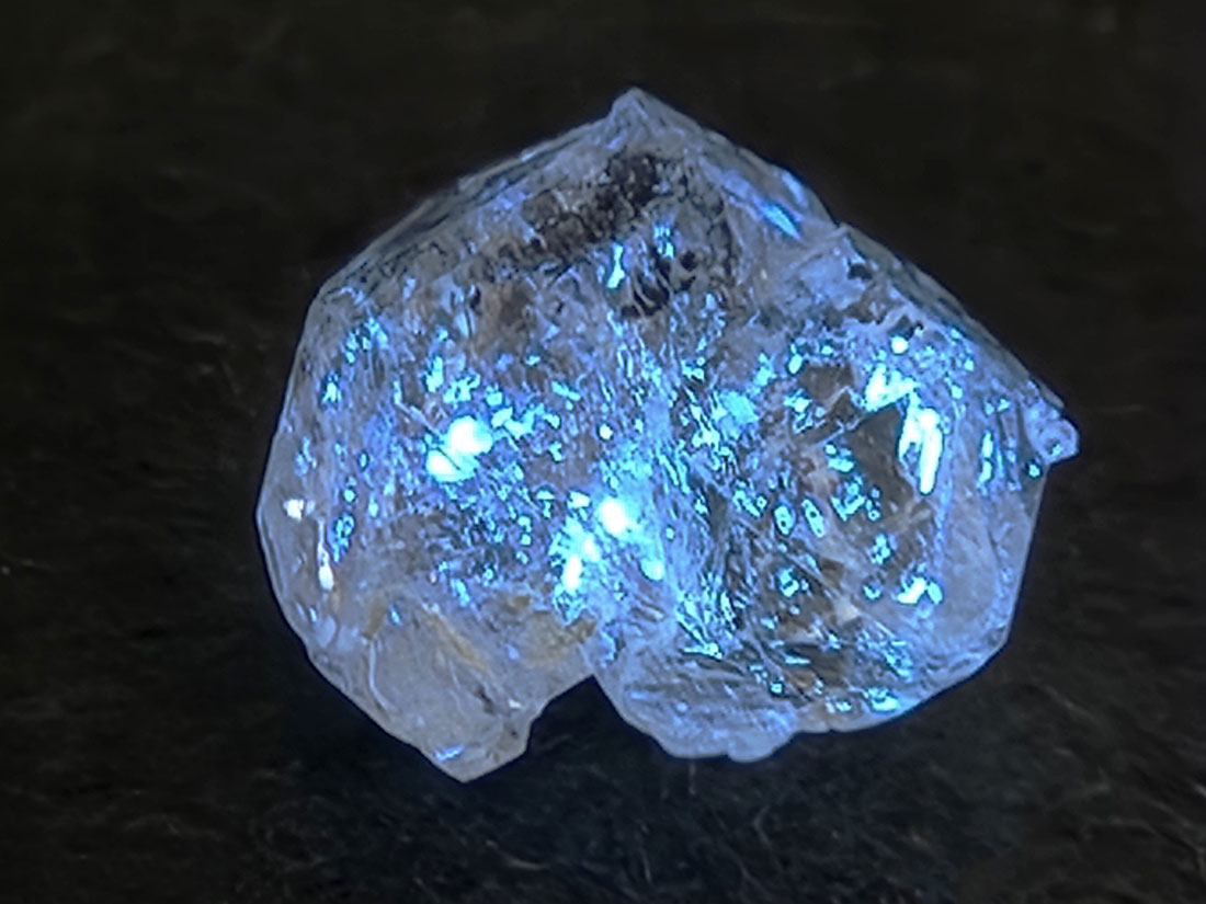 パキスタン産石油入り水晶/Oil & Tar in Quartz