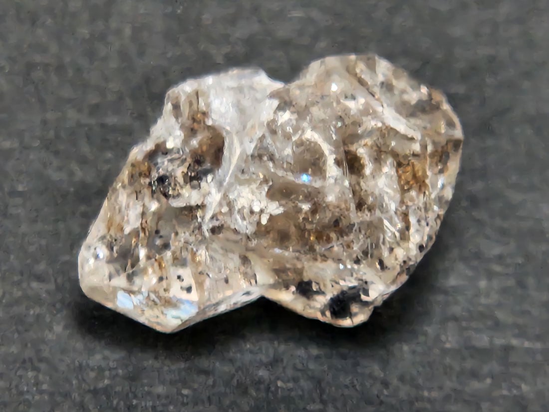 パキスタン産石油入り水晶/Oil & Tar in Quartz