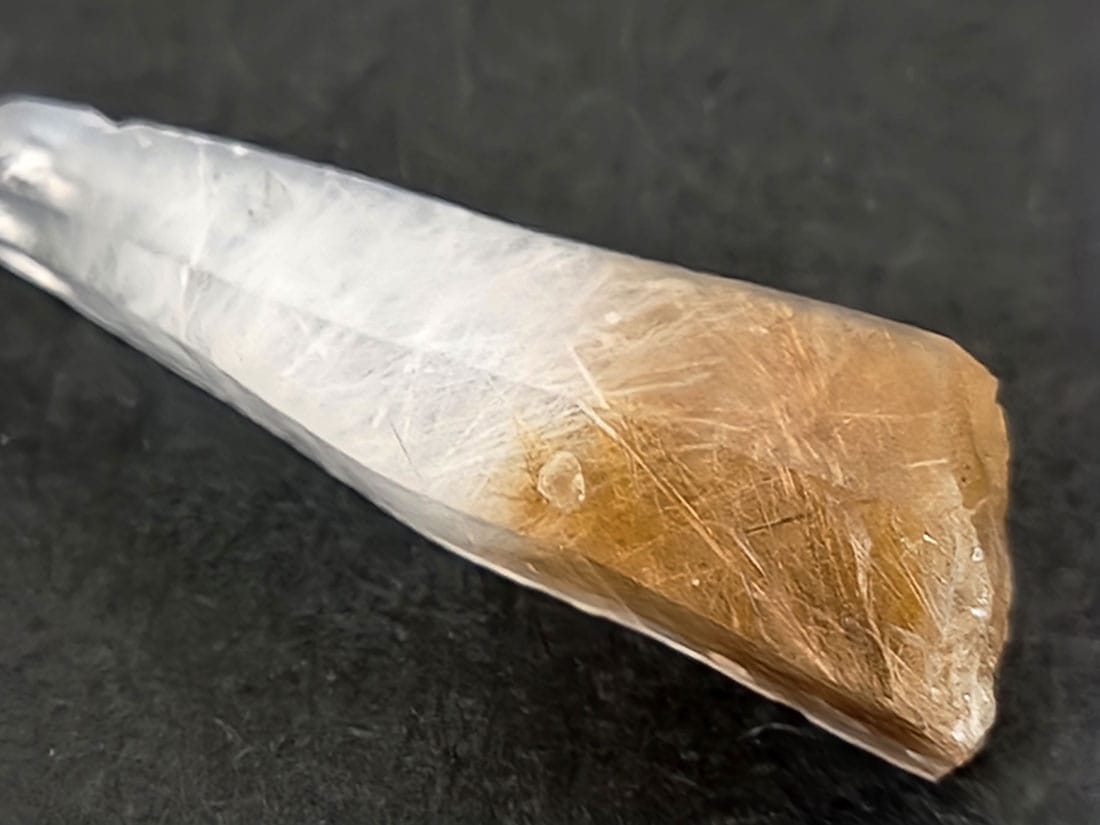 長野県川上村産 ススキ入り水晶 ( 角閃石入り水晶 ) / Amphiball in Quartz