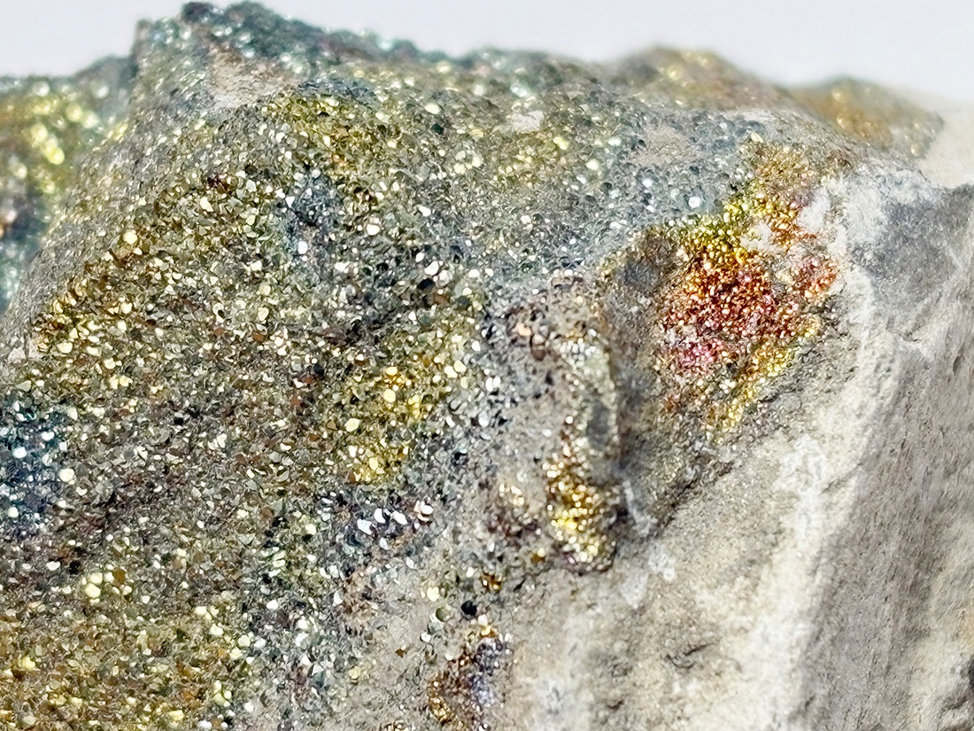 ロシア産レインボーパイライト / Rainbow Pyrite