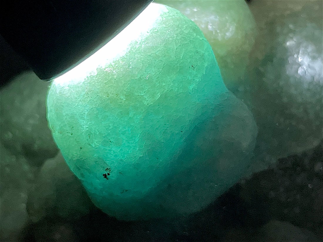 雲南省産ヘミモルファイト/Hemimorphite (異極鉱) (木製台座付き)