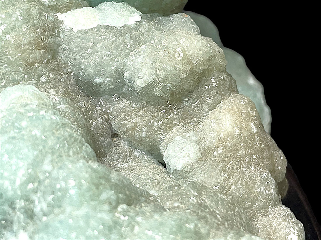 雲南省産ヘミモルファイト/Hemimorphite (異極鉱) (木製台座付き)