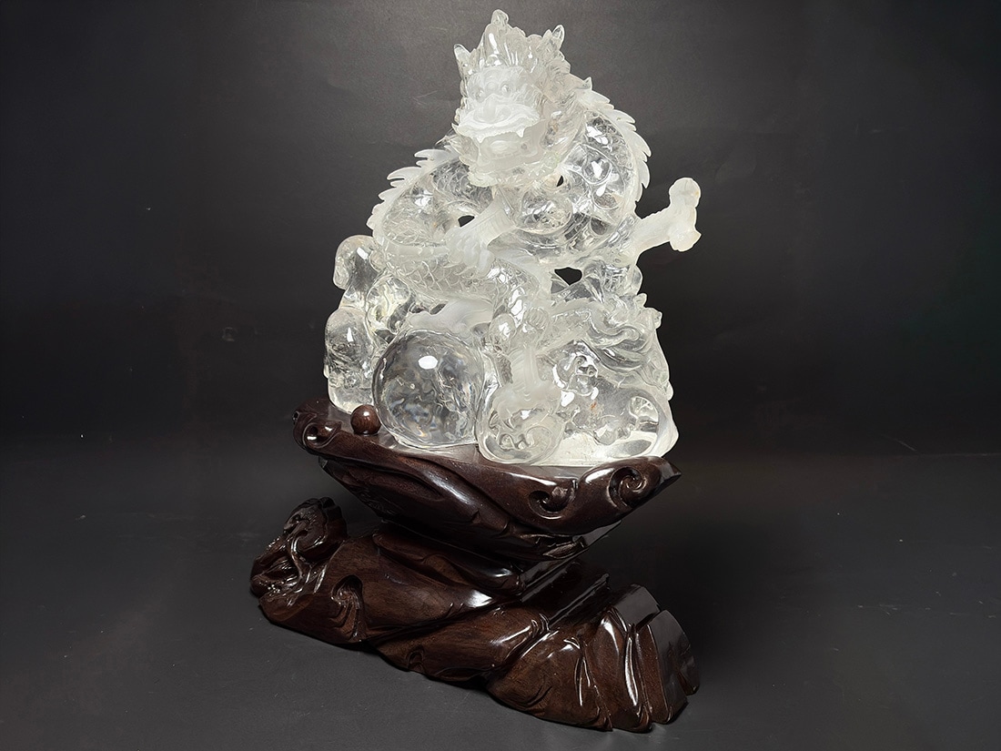 水晶 龍彫刻 (木製台座付き)