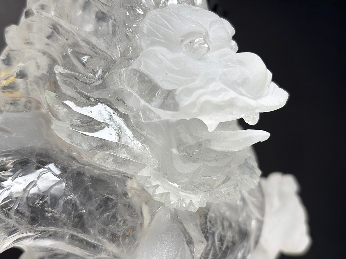 水晶 龍彫刻 (木製台座付き)