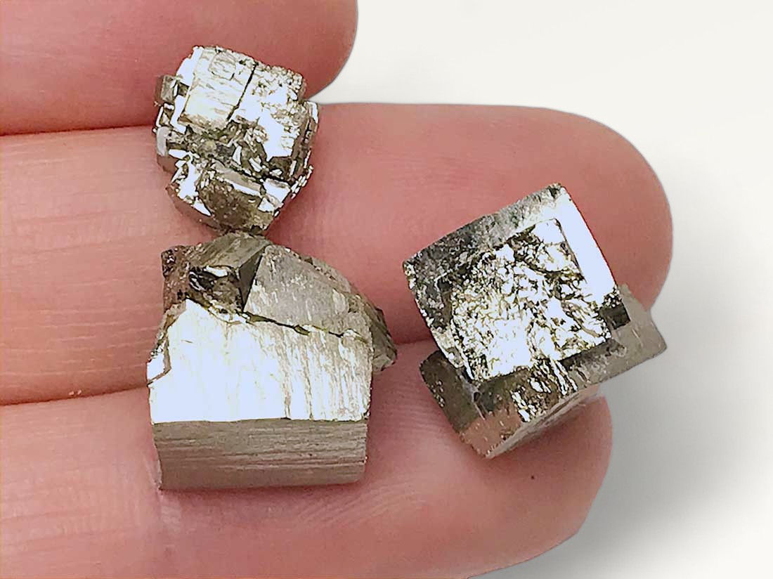 飯豊鉱山産 黄鉄鉱 単結晶セット (パイライト)/Pyrite