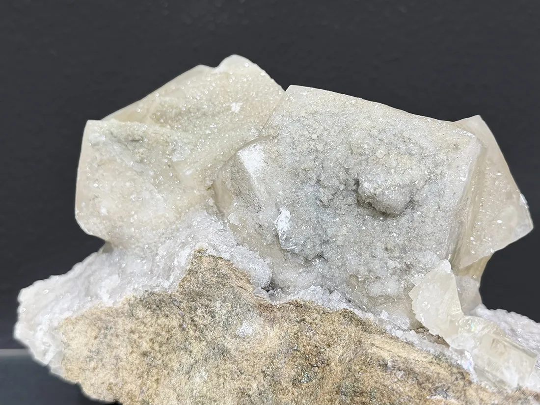 メキシコ産 母岩付きカルサイト / Calcite