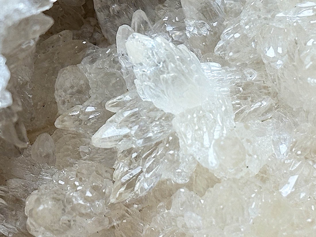 モロッコ産 カルサイト ジオード / Calcite Geode ( 方解石 )