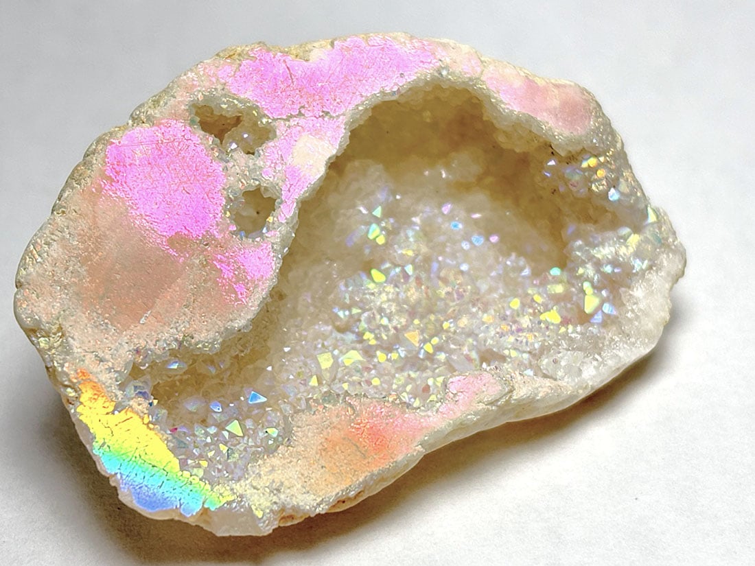 モロッコ産 オーラクォーツ ジオード/ Aura Quartz Geode