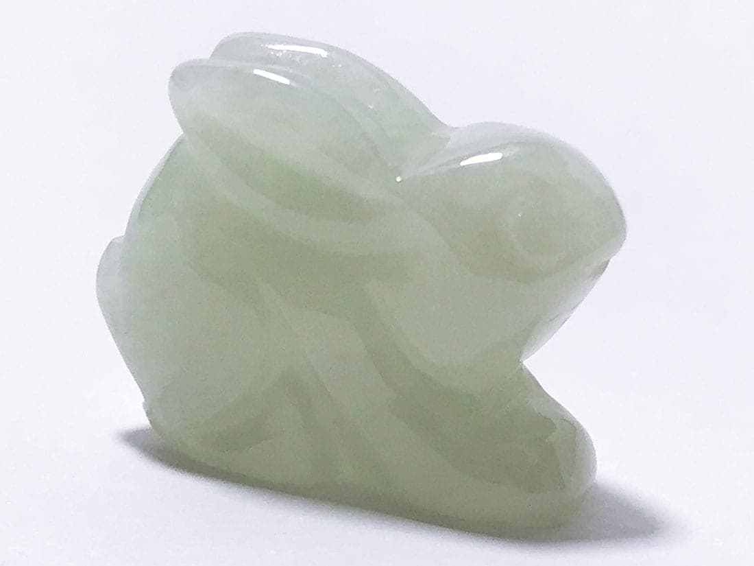 翡翠 うさぎ彫刻