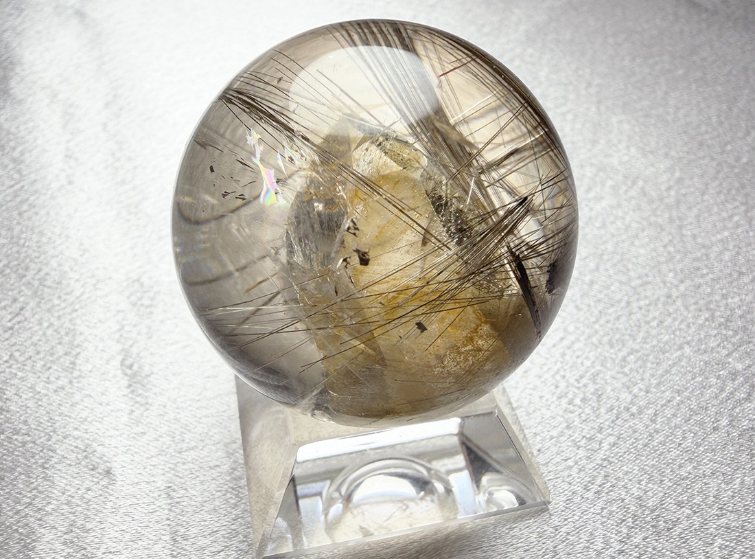 レア】 クォーツ in ルチルクォーツ (貫入水晶) / Rutilated Quartz in