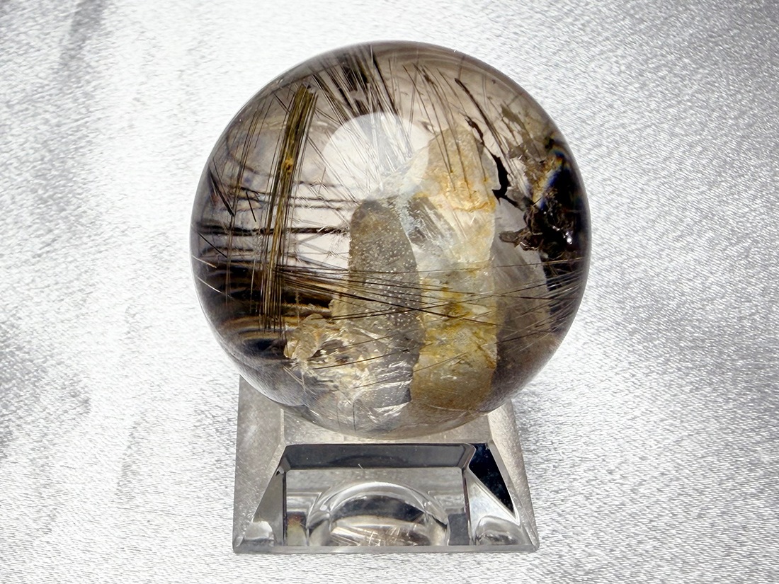 レア】 クォーツ in ルチルクォーツ (貫入水晶) / Rutilated Quartz in
