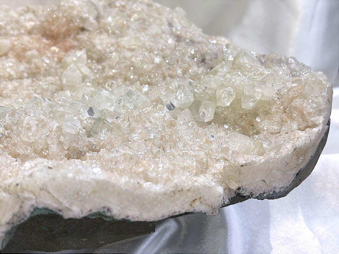 インド産 大型 アポフィライト with スティルバイト クラスター ( 魚眼