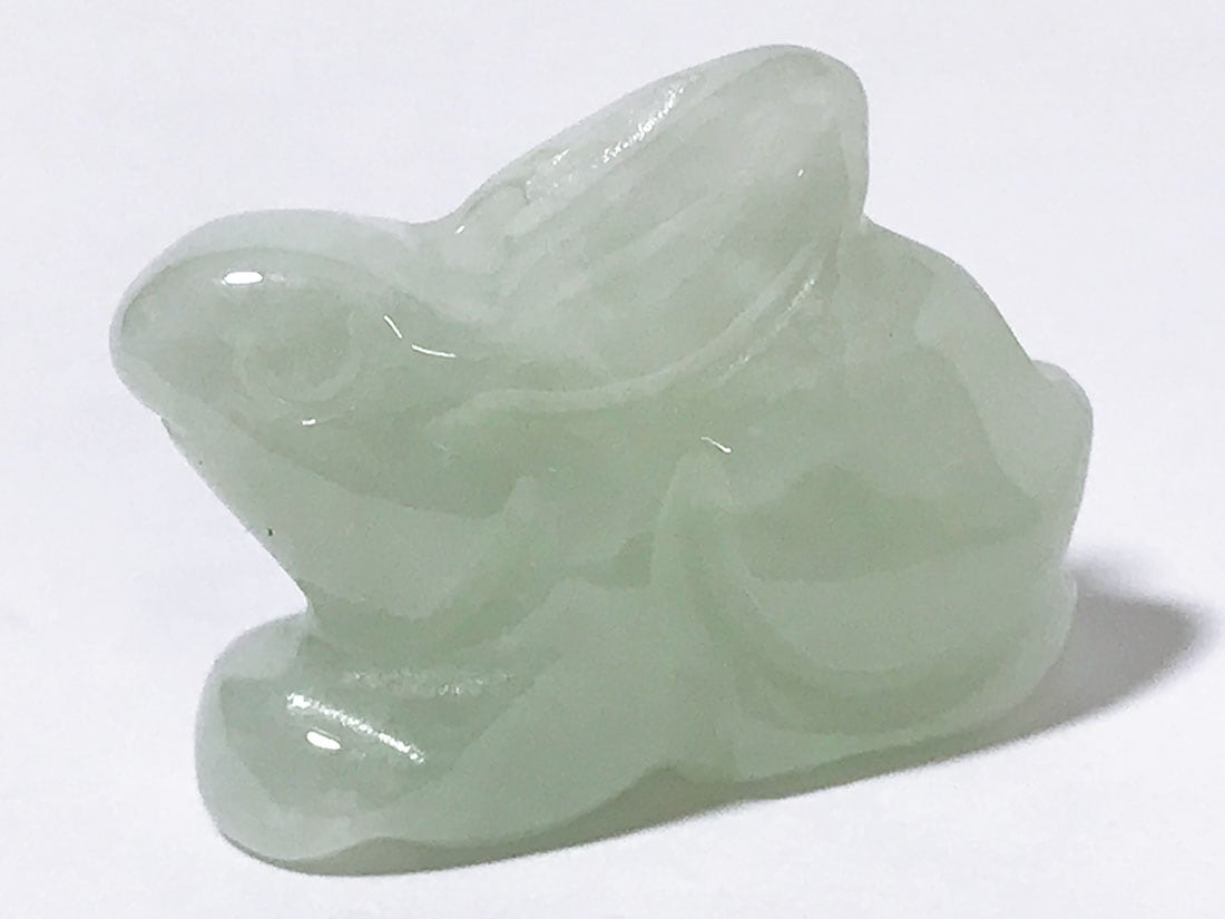 翡翠 うさぎ彫刻