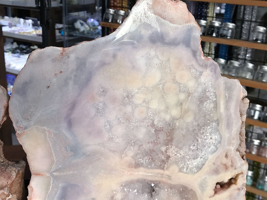 ブラジル産ピンクアメジスト (鉄製台座付き)