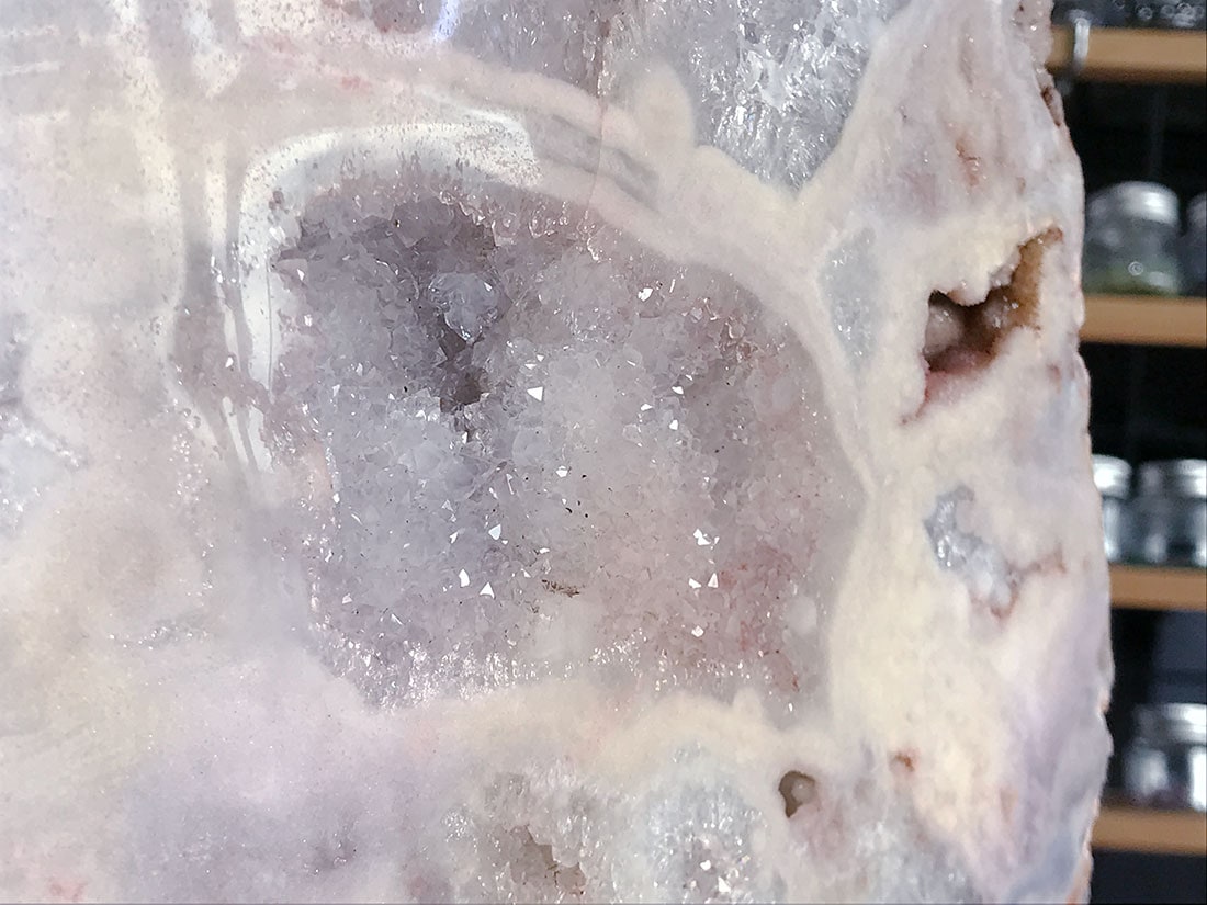 ブラジル産ピンクアメジスト (鉄製台座付き)