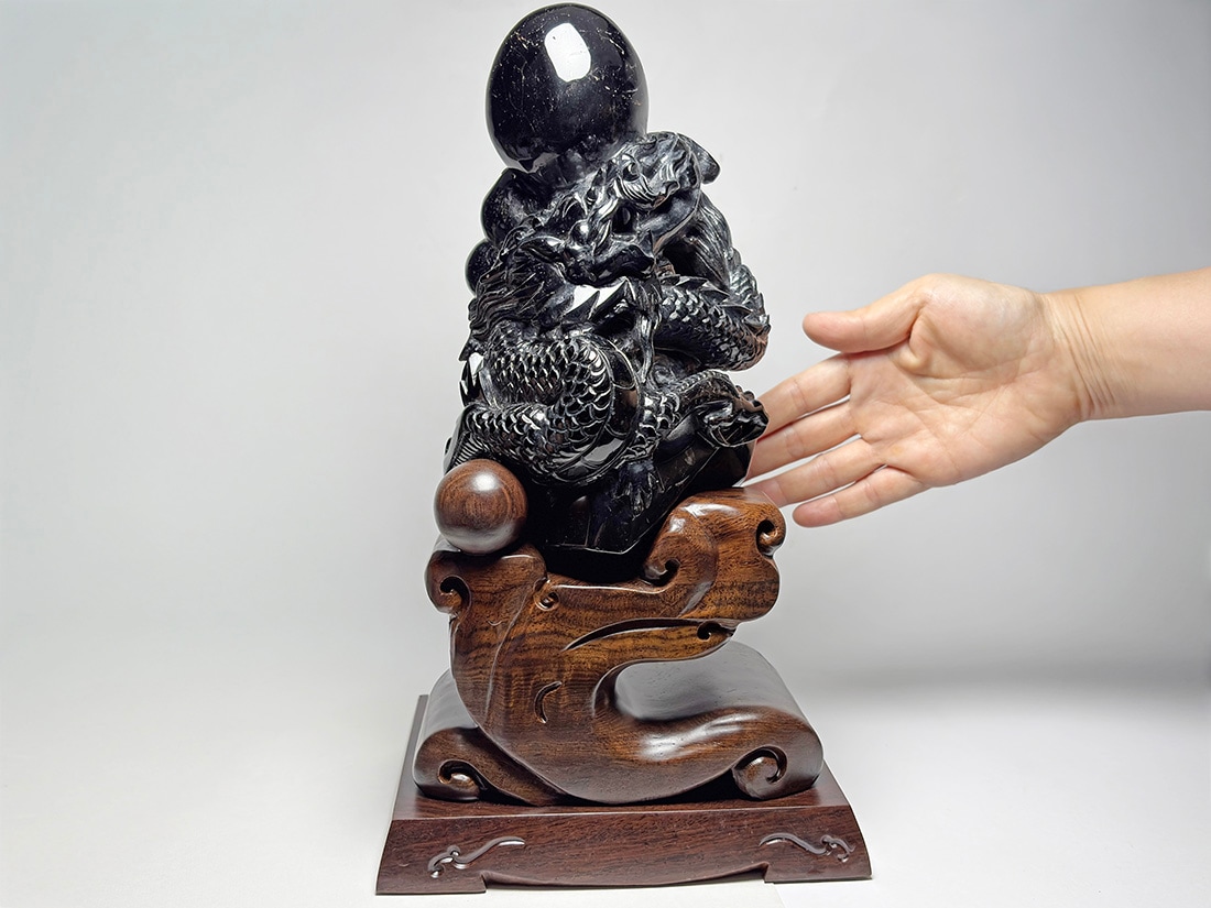 モリオン龍彫刻 (木製台座付き)