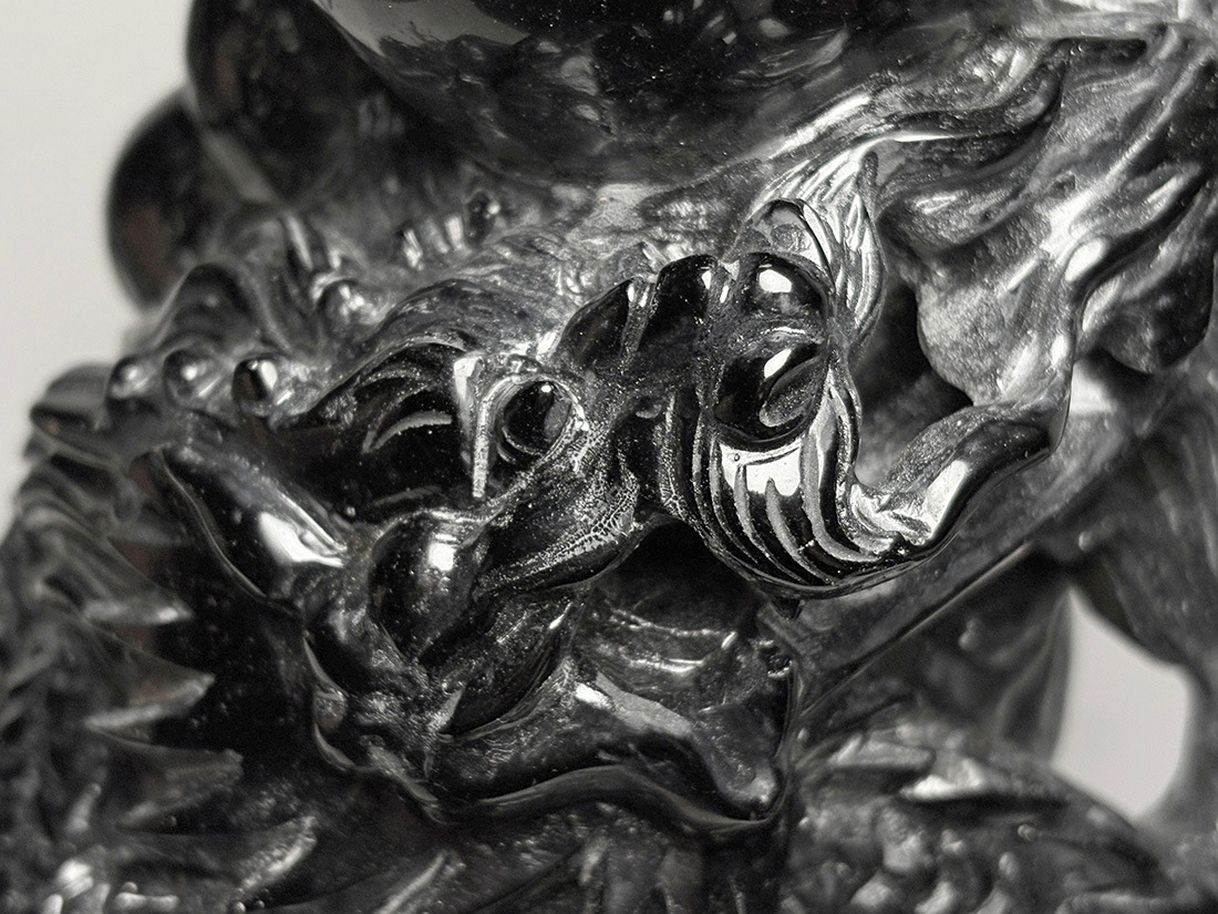 モリオン龍彫刻 (木製台座付き)