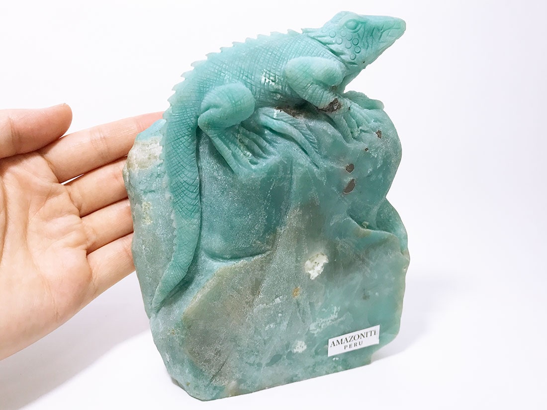 天然石　高品質　アマゾナイト トカゲ　原石　手彫り置物　 綺麗　大きい アマゾナイト イグアナ彫刻