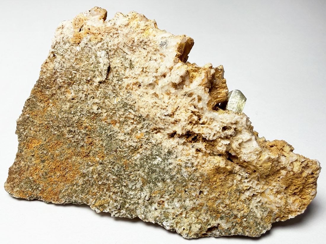 モロッコ産 イエロー アパタイト 母岩付き / Yellow Apatite