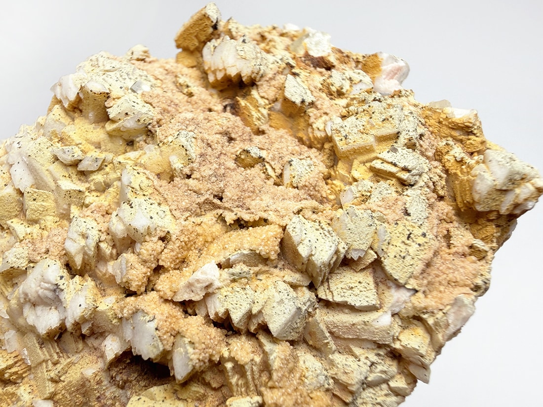 モロッコ産 イエロー アパタイト 母岩付き / Yellow Apatite