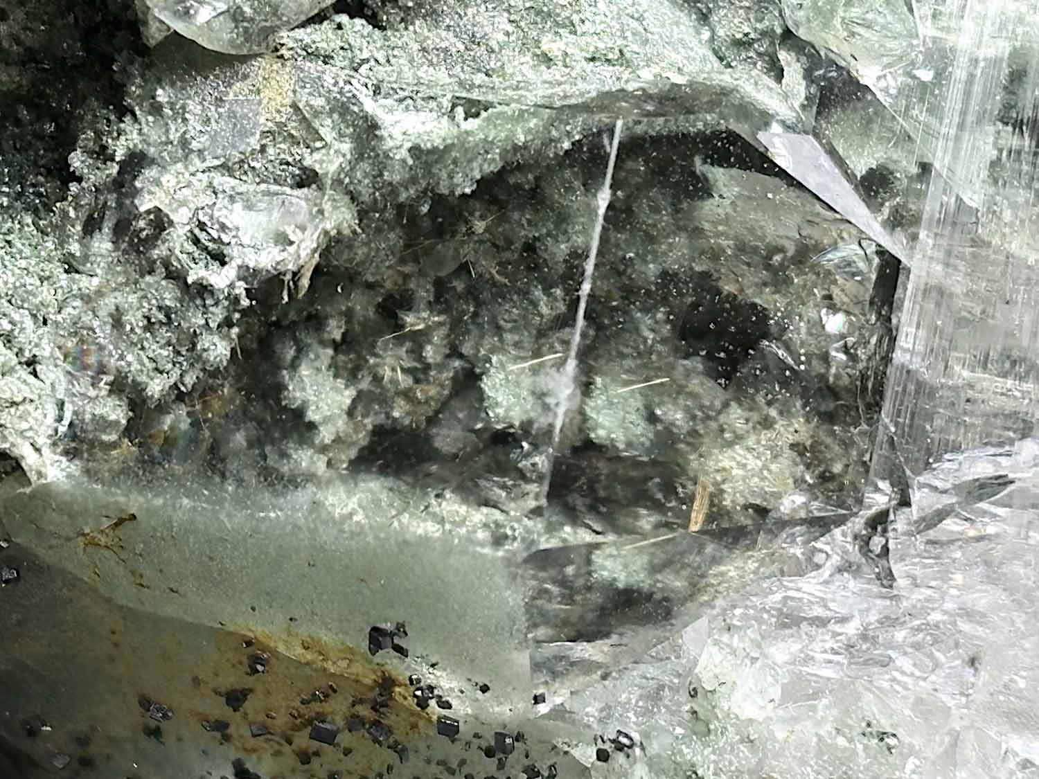 マニハール産 マルチポイントクラスター トップクォリティ]インド/マニハール産ヒマラヤ水晶クラスター
