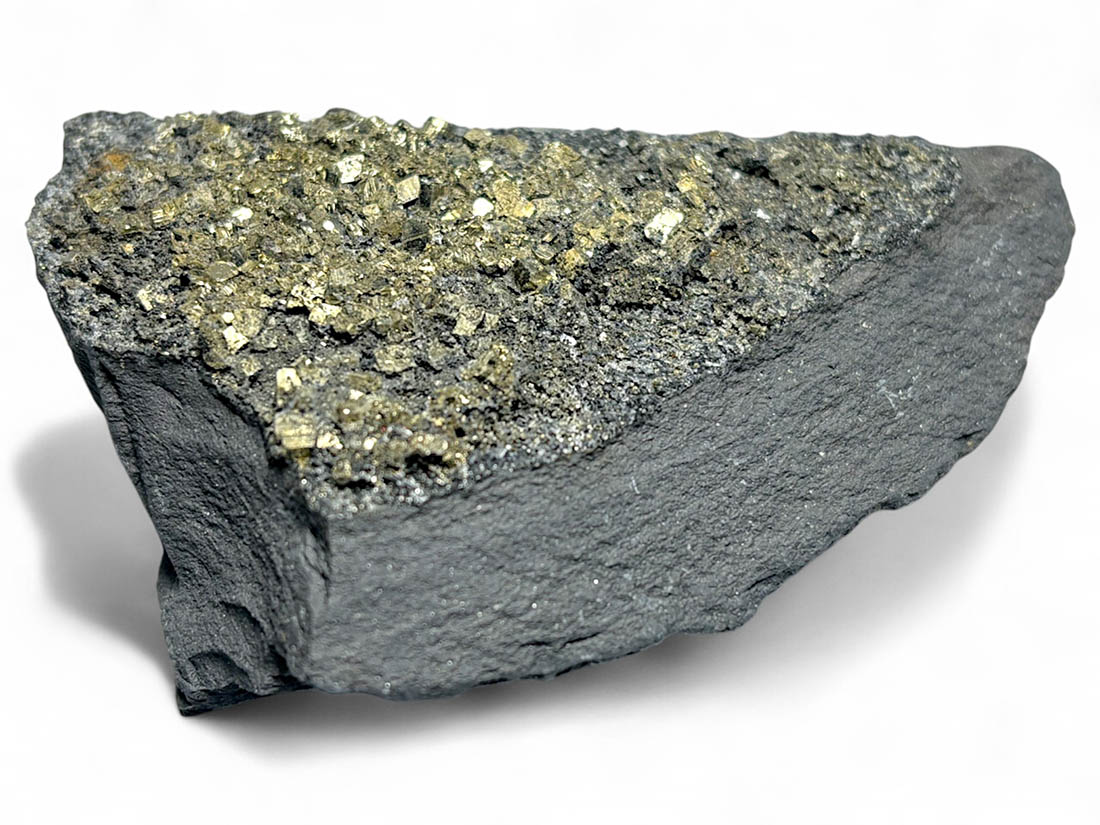 ブラジル産 パイライト on シュンガイト / Pyrite on Shungite