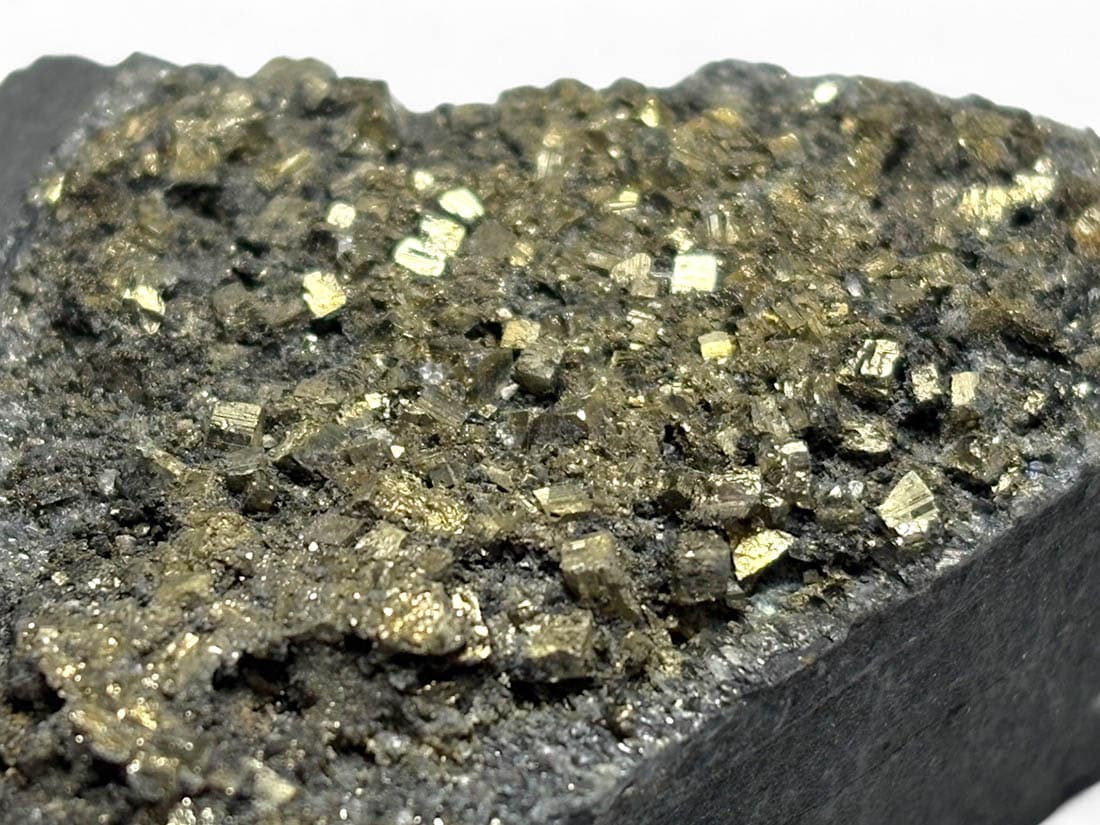 ブラジル産 パイライト on シュンガイト / Pyrite on Shungite