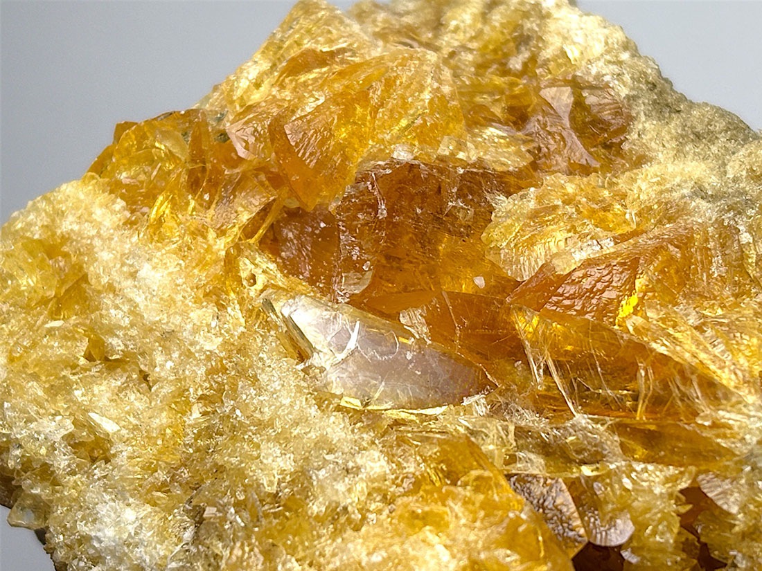 ペルー産ゴールデンセレナイト　蛍光・燐光鉱物　巨大 ペルー産ゴールデンセレナイト /Golden Selenite
