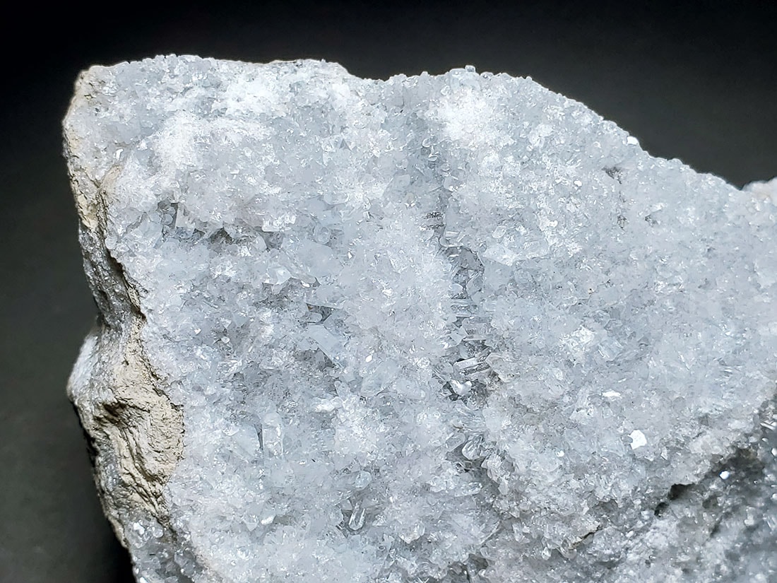 ミシガン州産 セレスタイトwithカルサイト(蛍光)