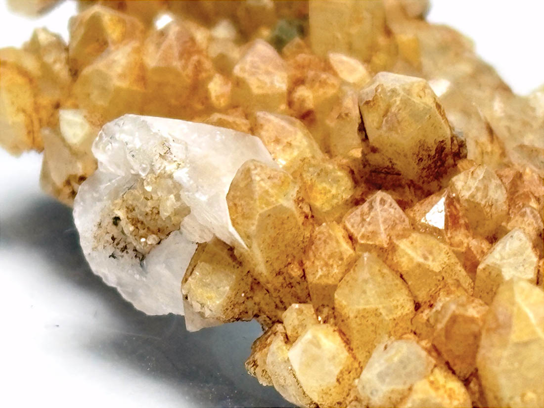 黄色牙方解石 岐阜県吉城郡神岡鉱山産 カルサイト ＆ クォーツ ( 方解石 水晶