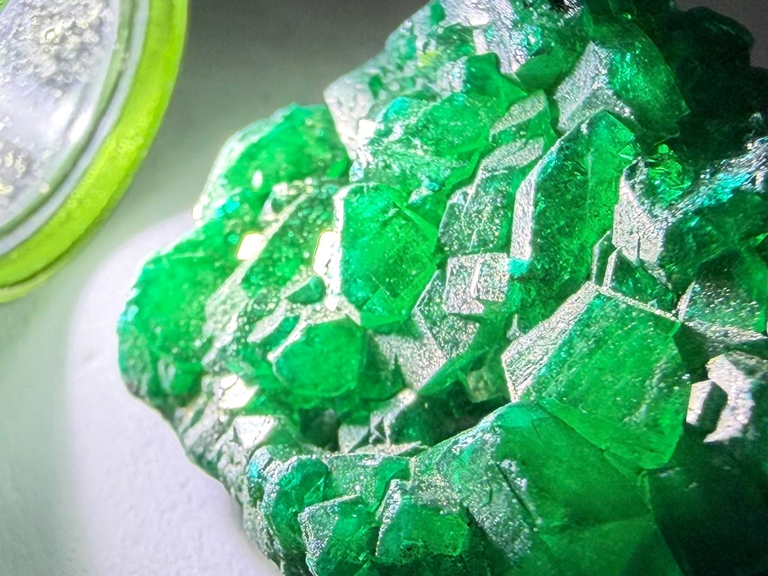 コンゴ民主共和国産 ダイオプテーズ (翠銅鉱) / Dioptase
