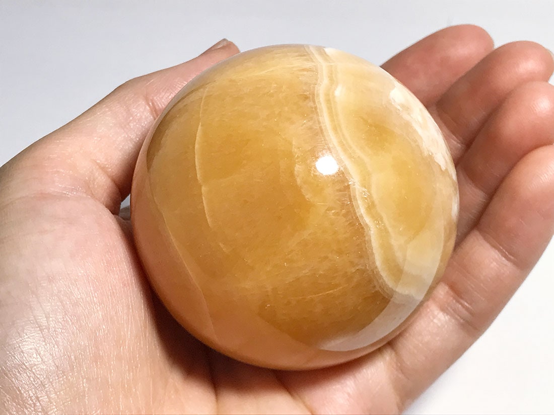 激安！　オレンジカルサイト 約1.2kg 水晶 丸玉 送料無料】オレンジカルサイト丸玉《49mm球》水晶台座付