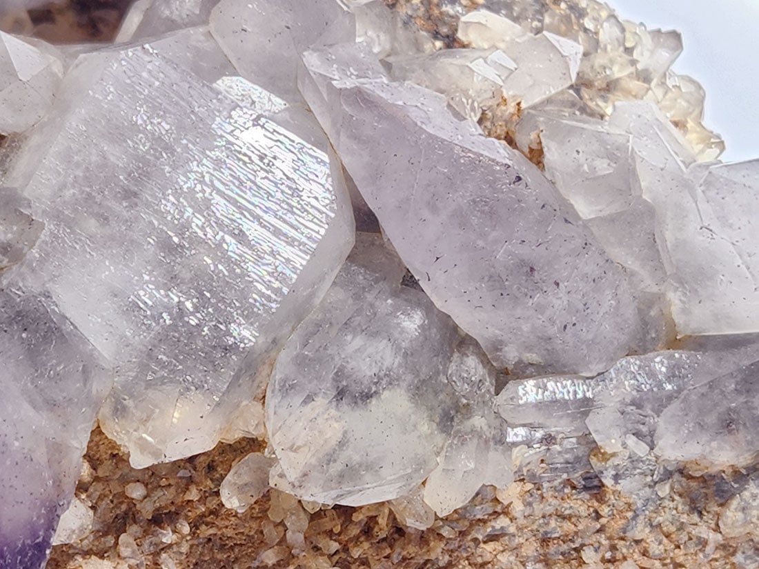 マダガスカル産 レピドクロサイトinアメジスト / Lepidocrocite in