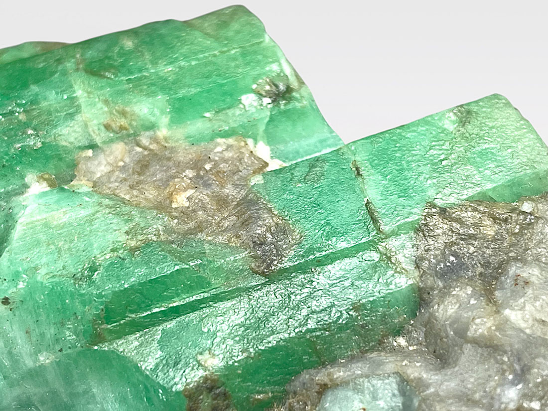 ブラジル産 エメラルド 母岩付き